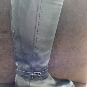 Ladies knee high boots